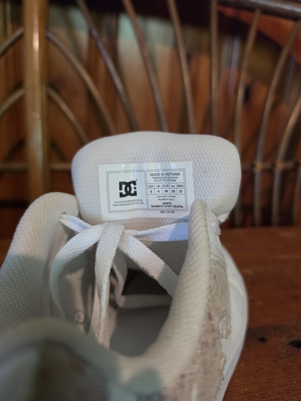 DC Womens' White Low-Top Sneakers with Glitter Logo - Picture 12 of 16
